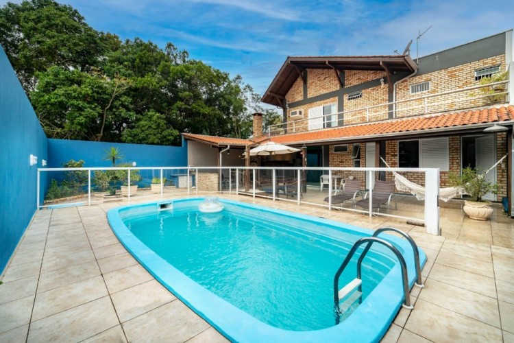 Casa em Mariscal com piscina