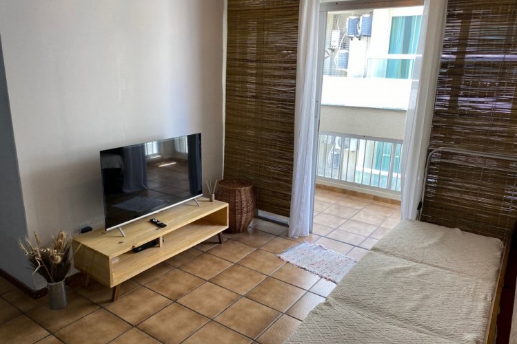 Apartamento na avenida de Bombas - 02 Dormitrios