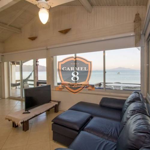 Linda Casa beira mar no canto grande