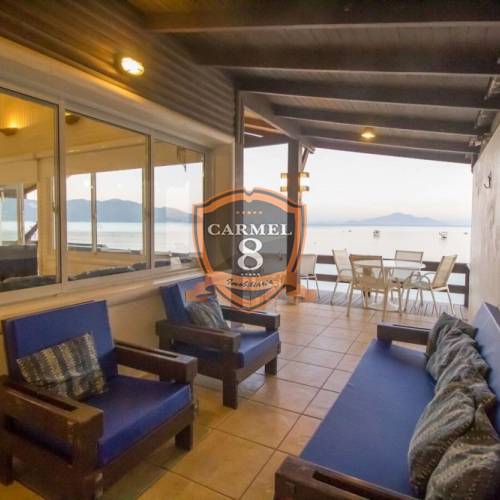 Linda Casa beira mar no canto grande