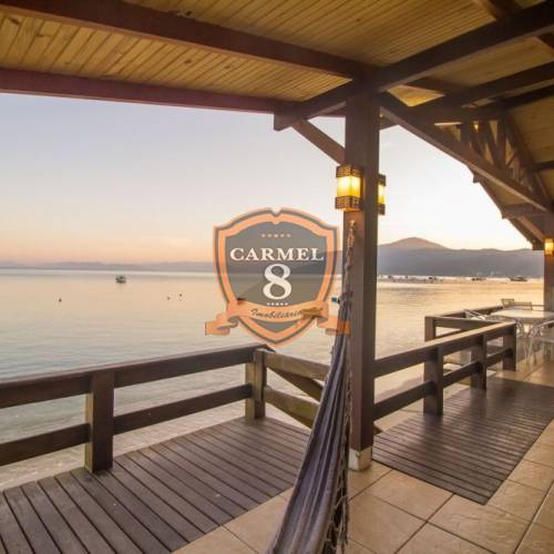 Linda Casa beira mar no canto grande