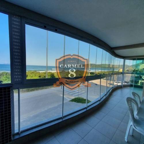Lindo apartamento beira mar na praia do Mariscal.