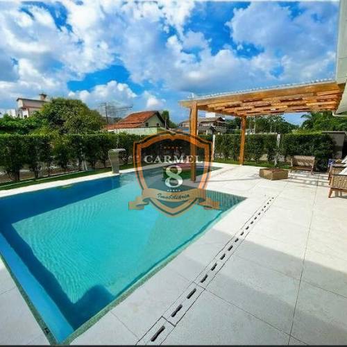 Alto padro com piscina no Mariscal