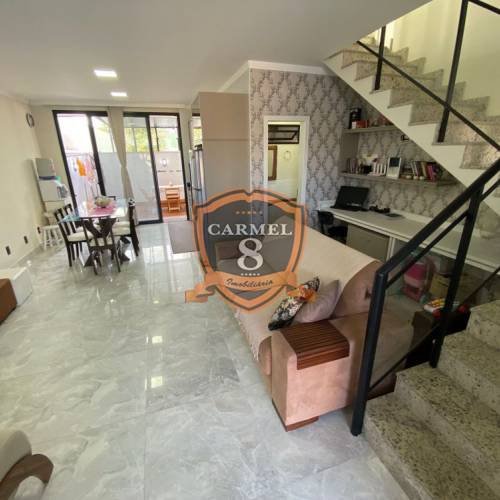 Confortavel sobrado 2 quartos Canto Grande