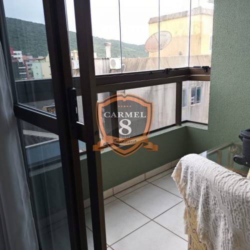 Amplo apartamento - 04 dormitrios - 50m do mar 