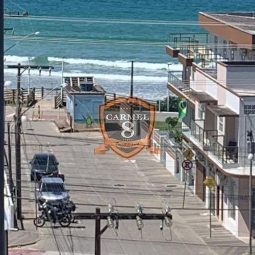 Cobertura com piscina perto do mar 