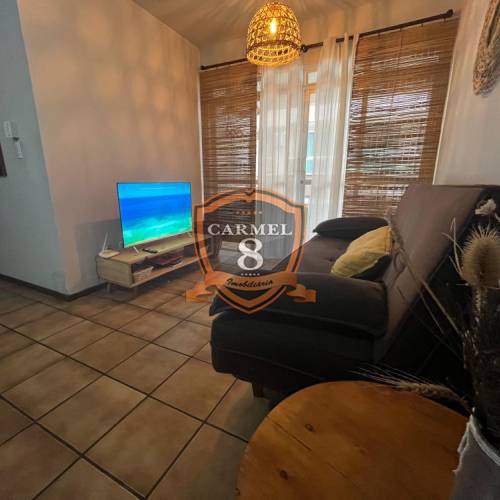 Apartamento na avenida de Bombas - 02 Dormitrios