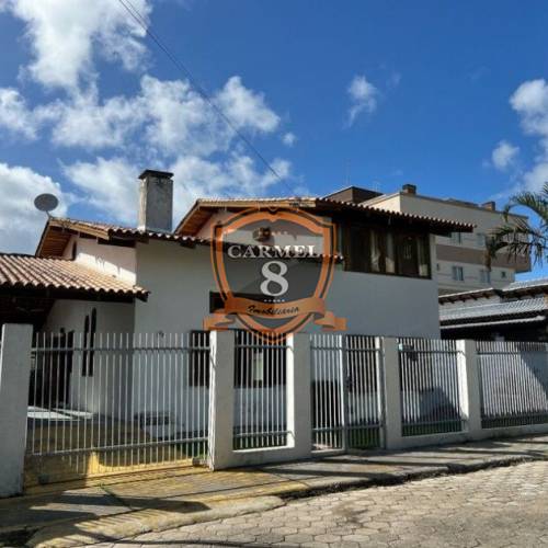 Bombinhas - Casa 04 quartos 250 metros da praia