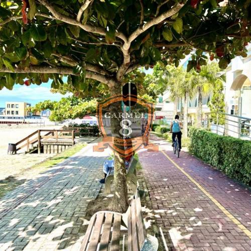 Praia de Meia Praia/Itapema - 3 quartos quadra mar