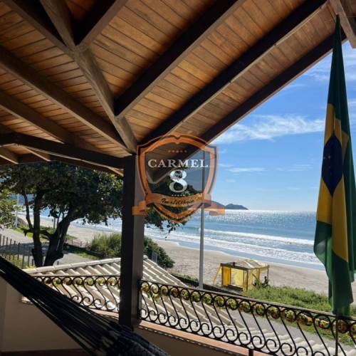Maravilhosa casa frente mar praia de Bombas