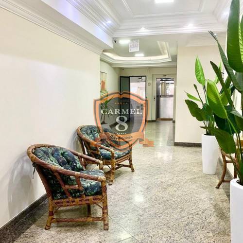 Amplo apartamento na avenida 