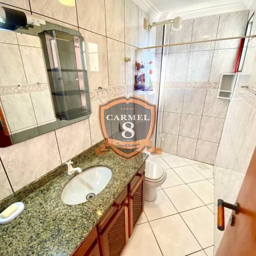 Amplo apartamento na avenida 