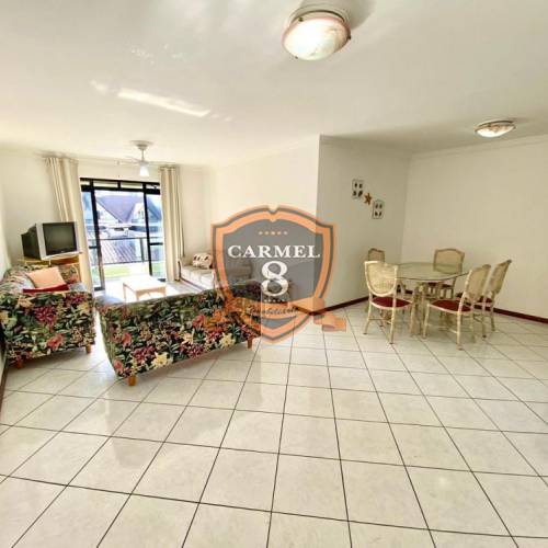 Amplo apartamento na avenida 