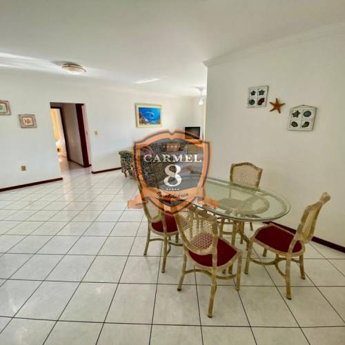Amplo apartamento na avenida 