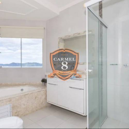 Casa em Zimbros - Piscina - 05 Dormitórios