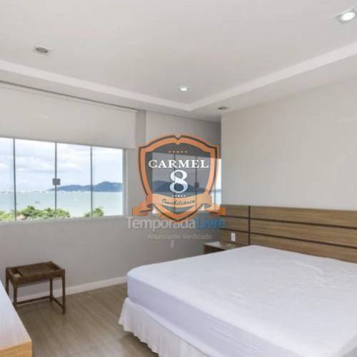 Casa em Zimbros - Piscina - 05 Dormitórios