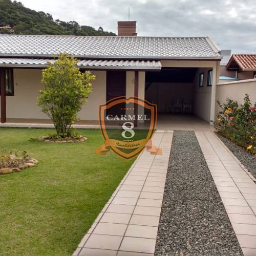 *Linda casa com amplo quintal