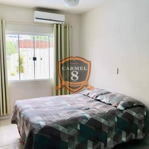 Linda casa com piscina para 13 pessoas.