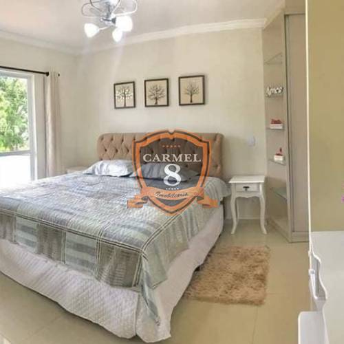 Linda casa com piscina para 13 pessoas.