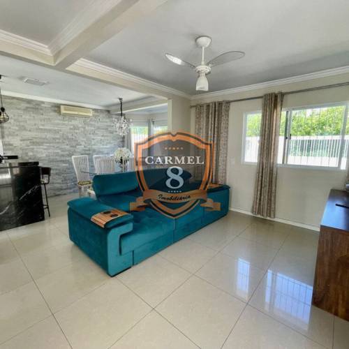 Linda casa com piscina para 13 pessoas.