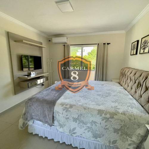 Linda casa com piscina para 13 pessoas.