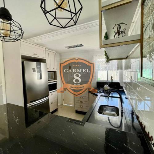 Linda casa com piscina para 13 pessoas.