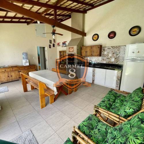 Linda casa com piscina para 13 pessoas.