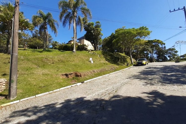 Centro/Bombinhas - Terreno 880 m2 com vista mar