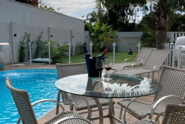 CASA ALTO PADRÃO COM PISCINA - 300m DO MAR