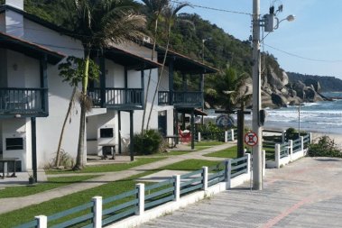 sobrado na quadra do mar 