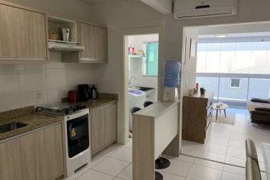 APARTAMENTO NO CENTRO DE BOMBINHAS - 70M DO MAR