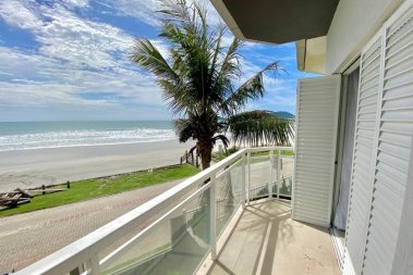 CASA BEIRA MAR EM BOMBAS - 04 DORMITÓRIOS -