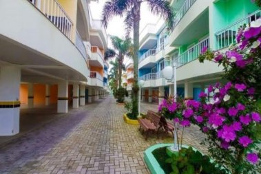 Aptos 2 quartos em residencial com piscina San Vic