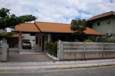 Excelente casa para até 10 pessoas.